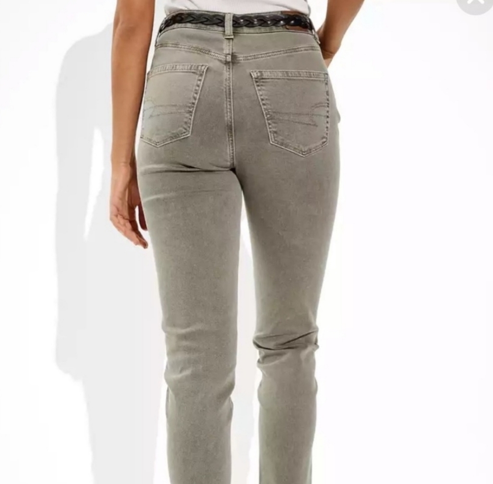 AEO American Eagle olive green mom jeans size 4